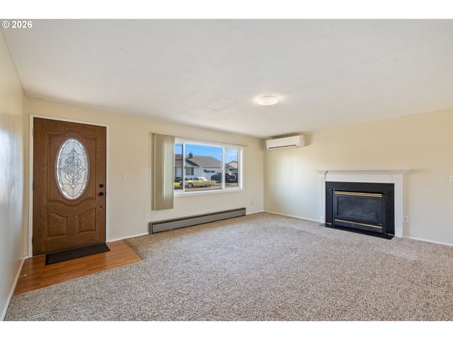 702 ASH Ave, Tillamook, OR 97141