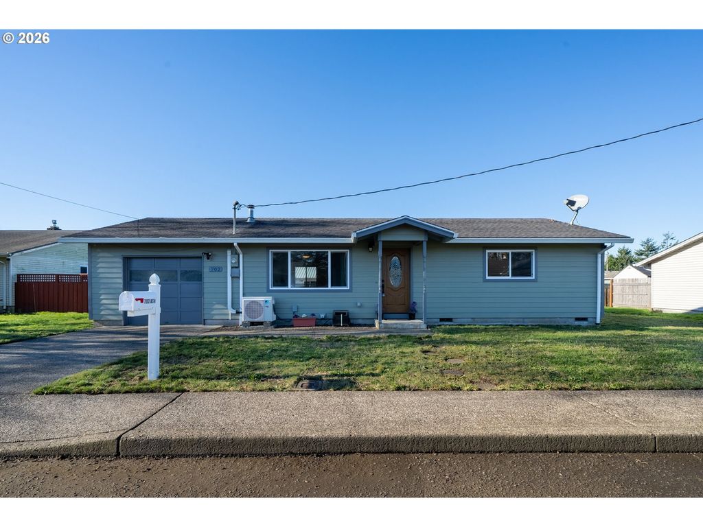 702 ASH Ave, Tillamook, OR 97141