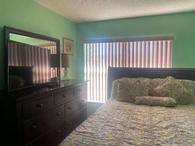 5076 Society Place W B, West Palm Beach, FL 33415