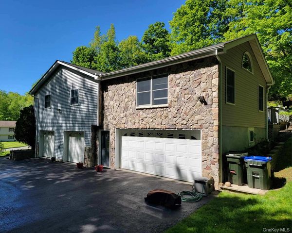 25 Cocoa Lane, Newburgh, NY 12550