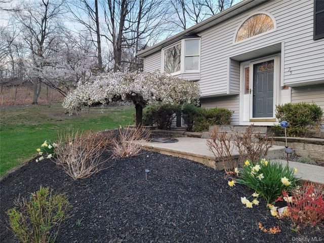 25 Cocoa Lane, Newburgh, NY 12550