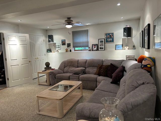 25 Cocoa Lane, Newburgh, NY 12550