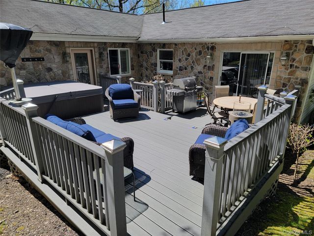 25 Cocoa Lane, Newburgh, NY 12550