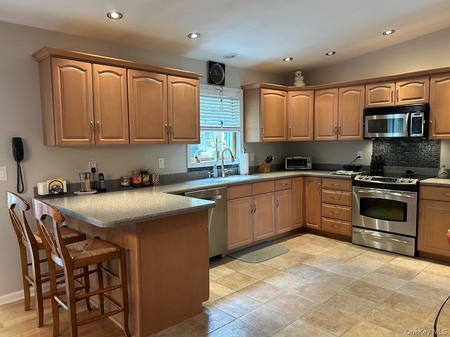 25 Cocoa Lane, Newburgh, NY 12550