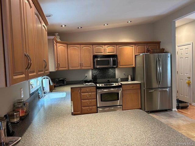25 Cocoa Lane, Newburgh, NY 12550