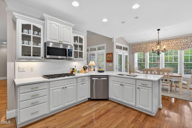 801 Preston Village Way, Cary, NC 27519