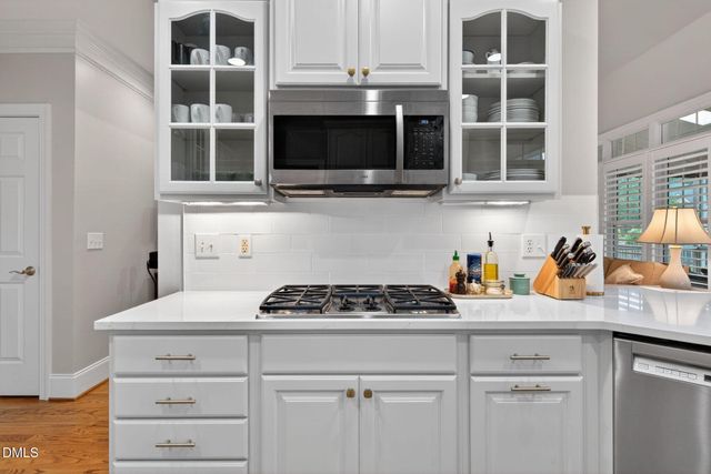801 Preston Village Way, Cary, NC 27519