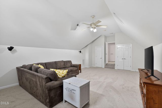 801 Preston Village Way, Cary, NC 27519