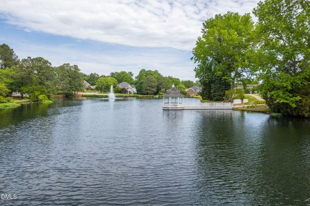 801 Preston Village Way, Cary, NC 27519
