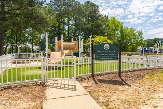 801 Preston Village Way, Cary, NC 27519