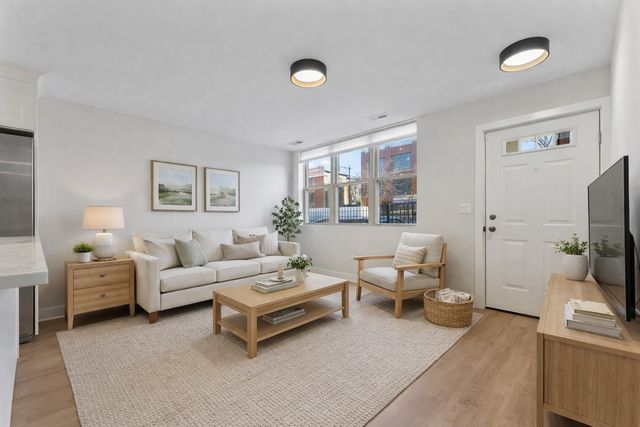 218 S Western Avenue A, Chicago, IL 60612