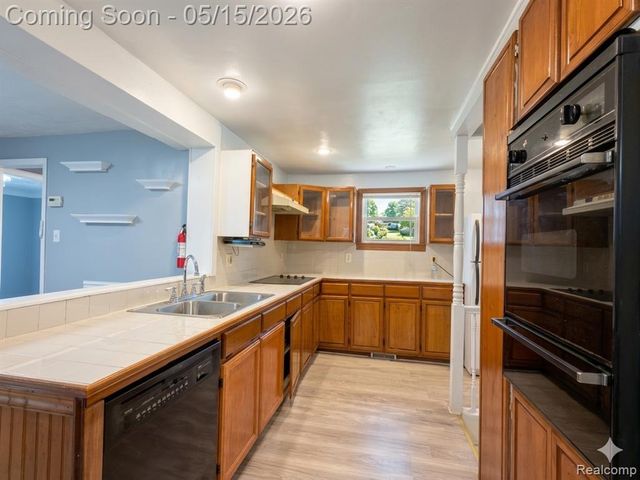 20870 Curie Avenue, Warren, MI 48091
