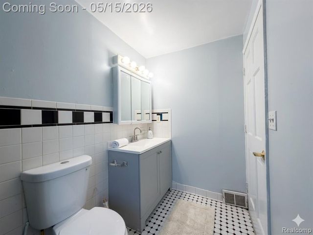 20870 Curie Avenue, Warren, MI 48091