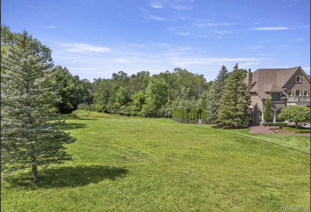18197 Shelley Pond Court, Northville, MI 48168