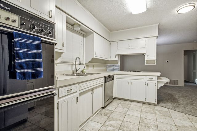1315 Navaho Street, Arlington, TX 76012