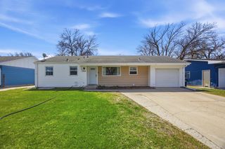 237 10 1/2 Avenue W, West Fargo, ND 58078