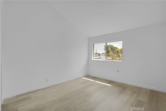 8435 Columbus Avenue 17, North Hills, CA 91343