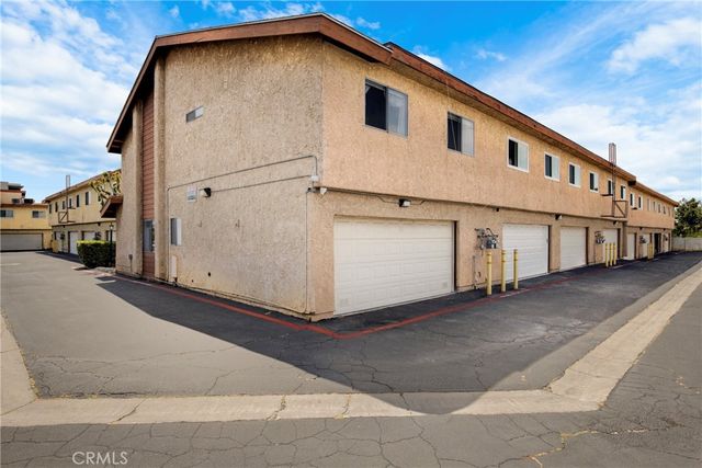 8435 Columbus Avenue 17, North Hills, CA 91343