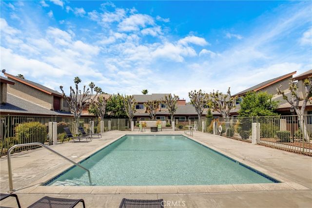 8435 Columbus Avenue 17, North Hills, CA 91343