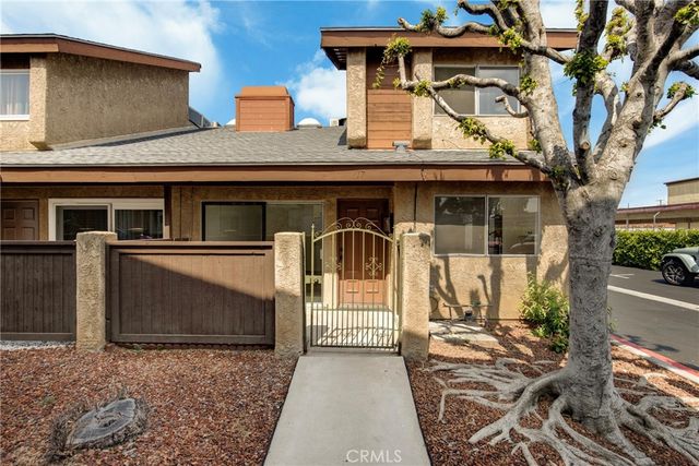 8435 Columbus Avenue 17, North Hills, CA 91343