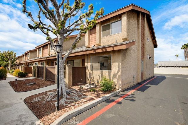 8435 Columbus Avenue 17, North Hills, CA 91343