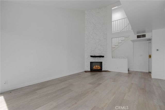 8435 Columbus Avenue 17, North Hills, CA 91343