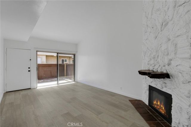 8435 Columbus Avenue 17, North Hills, CA 91343