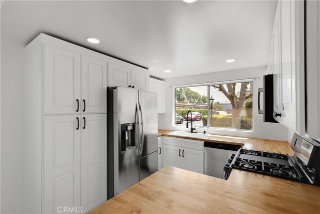 8435 Columbus Avenue 17, North Hills, CA 91343
