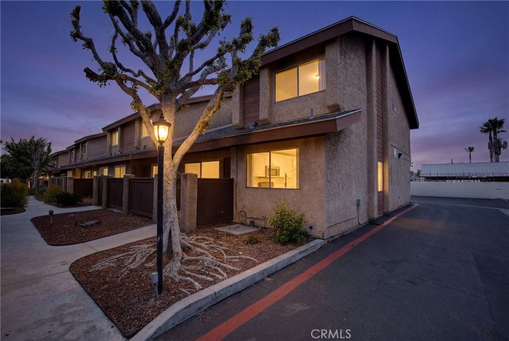 8435 Columbus Avenue 17, North Hills, CA 91343