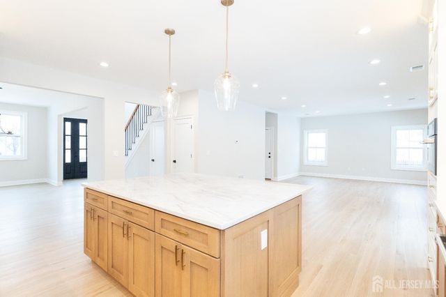 7 Altamont Road, Edison, NJ 08817