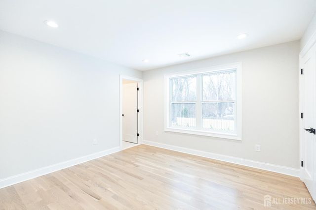 7 Altamont Road, Edison, NJ 08817