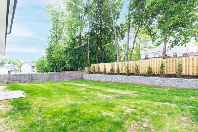7 Altamont Road, Edison, NJ 08817
