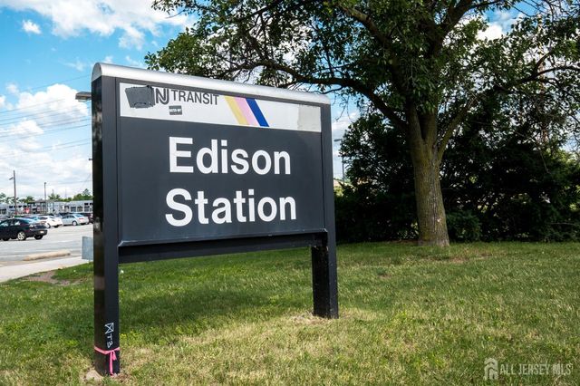 7 Altamont Road, Edison, NJ 08817
