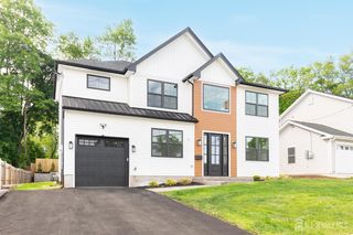 7 Altamont Road, Edison, NJ 08817