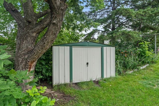 2824 Quebec Avenue S, Saint Louis Park, MN 55426