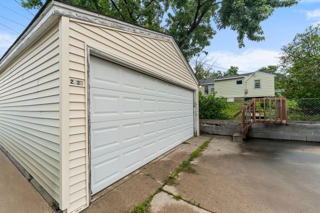 2824 Quebec Avenue S, Saint Louis Park, MN 55426