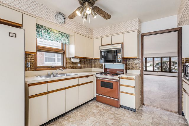 627 Paxton Avenue, Calumet City, IL 60409