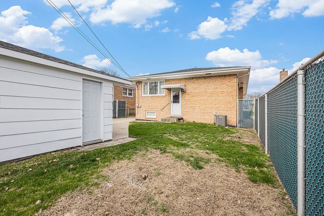 627 Paxton Avenue, Calumet City, IL 60409