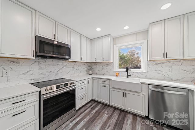 6514 Highwood Place, Charlotte, NC 28210