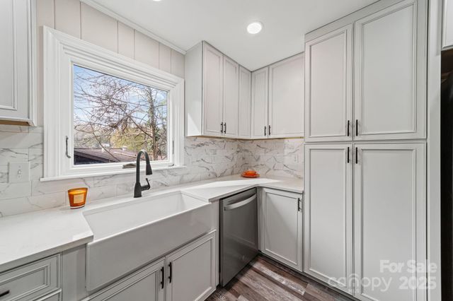 6514 Highwood Place, Charlotte, NC 28210