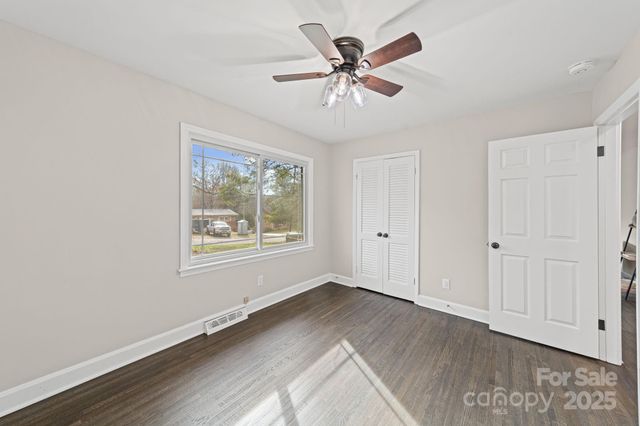 6514 Highwood Place, Charlotte, NC 28210