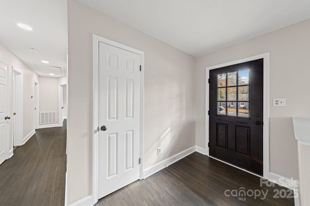 6514 Highwood Place, Charlotte, NC 28210