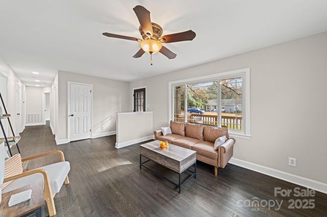 6514 Highwood Place, Charlotte, NC 28210