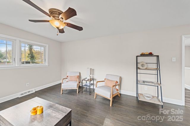 6514 Highwood Place, Charlotte, NC 28210