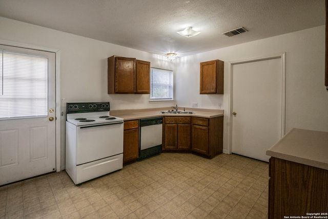 2409 QUAIL RIDGE DR, New Braunfels, TX 78130