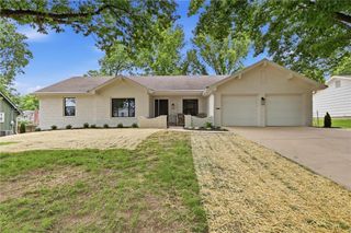 7523 W 98th Terrace, Overland Park, KS 66212