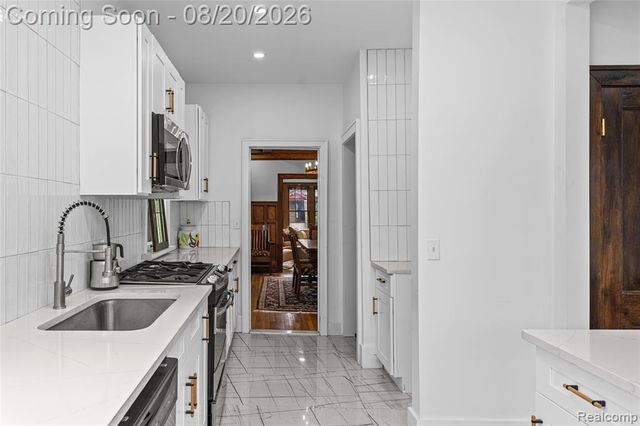 712 Chalmers Street, Detroit, MI 48215