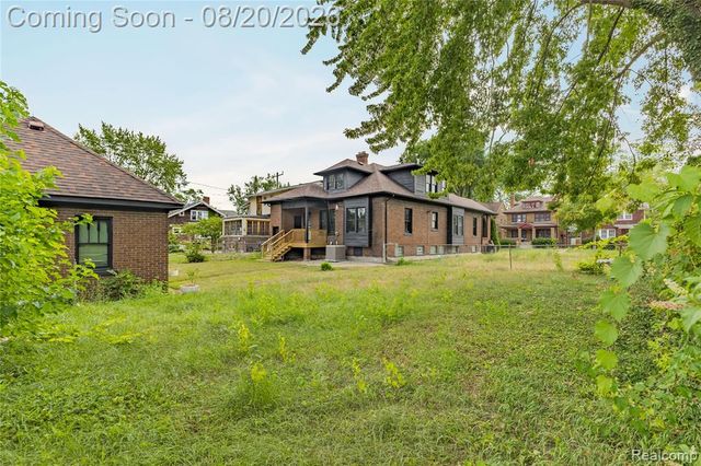 712 Chalmers Street, Detroit, MI 48215