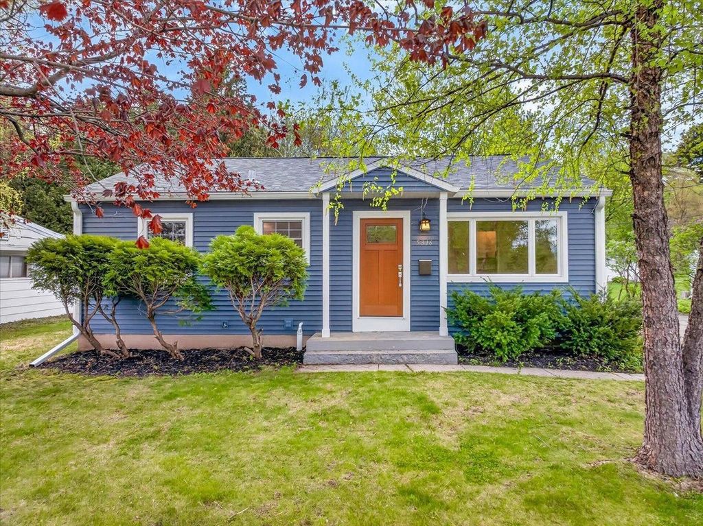 5316 Healy Lane, Monona, WI 53716