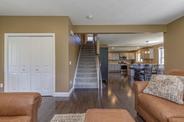 29 Churchill Drive, Hooksett, NH 03106